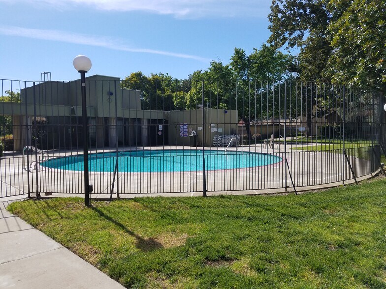 Building Photo - 792 Ferndale Ct