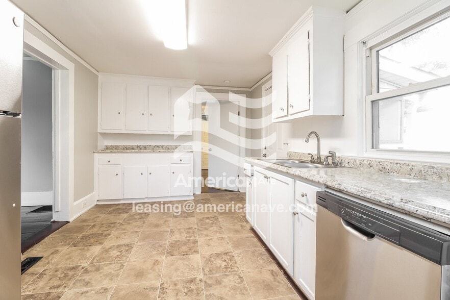 Building Photo - 1116 Old Bessie Rd