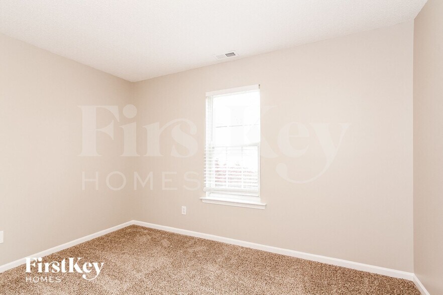 Building Photo - 164 Silver Birch Ln