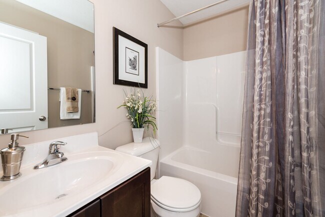 Building Photo - Luxury Townhome with a Garage!