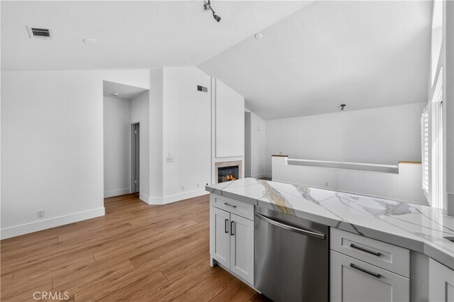 Building Photo - 18 Glen Cove