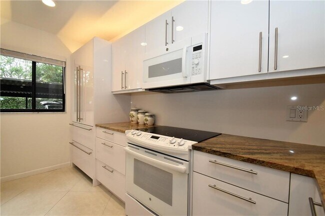 Building Photo - 1716 Glenhouse Dr