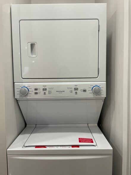 In-Unit Laundry - 1908 S May St