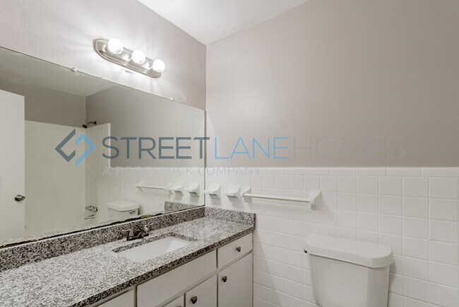 Building Photo - REDUCED!