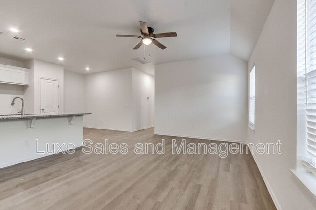 Building Photo - 11613 Mackenzie Wy