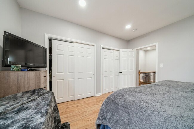 Building Photo - 318 2nd St