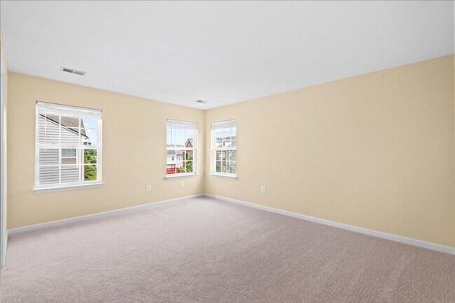 Building Photo - Modern Comfort Meets Convenience, Close to...