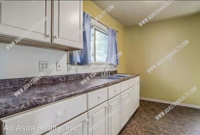 Building Photo - Awesome Location in Waldo-Available NOW!!