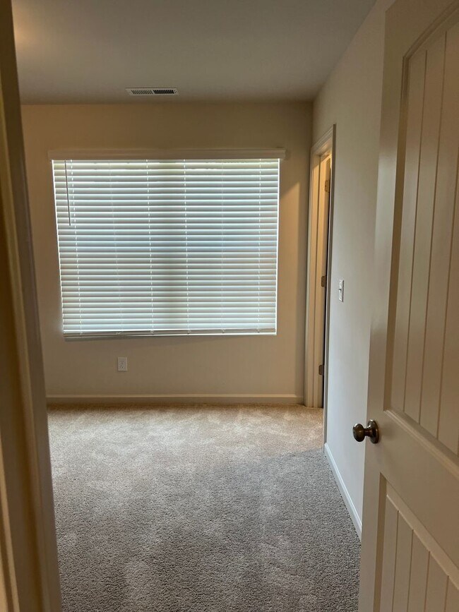Building Photo - Charming 1.5 year new 3BR plus huge loft  ...