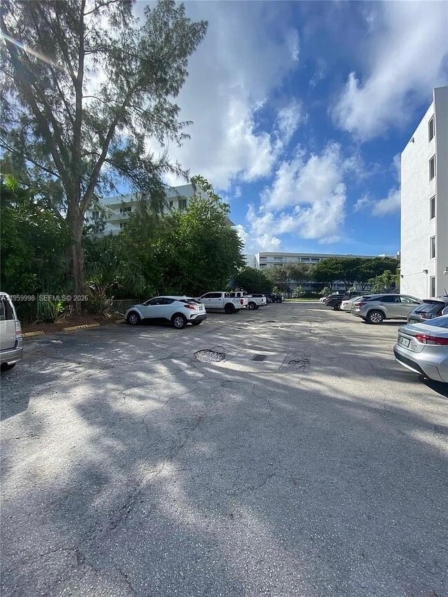 Building Photo - 250 180th Dr