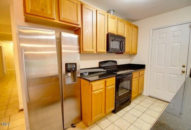 Building Photo - Huge home near in Chapel Hill!