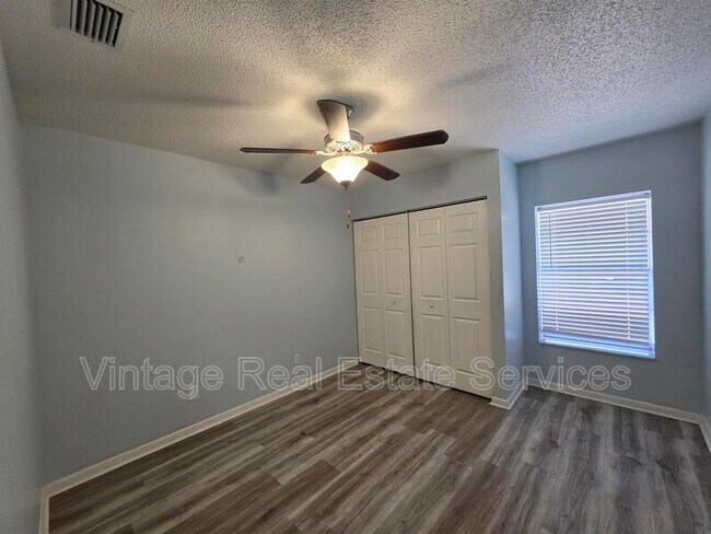 Building Photo - 851 Creekway Ct