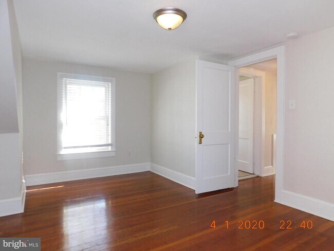 Building Photo - 815 Bright St