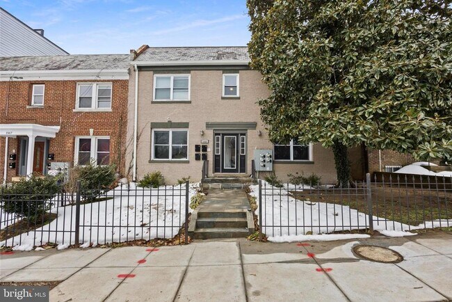 Building Photo - 1363 Childress St NE