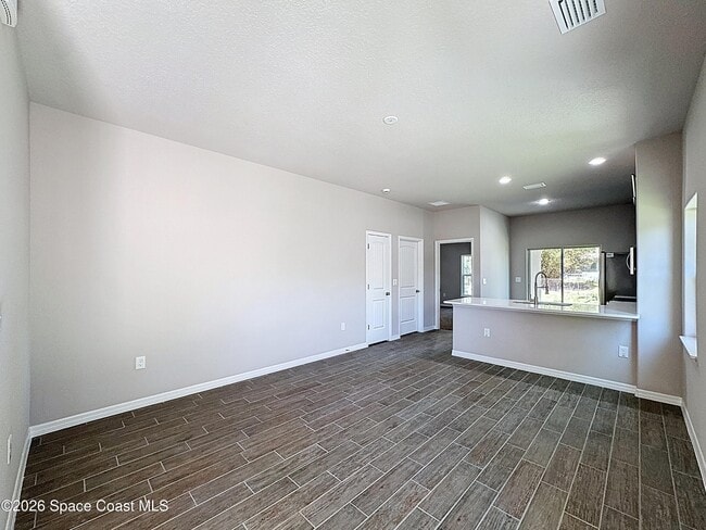 Building Photo - 520 L M Davey Ln