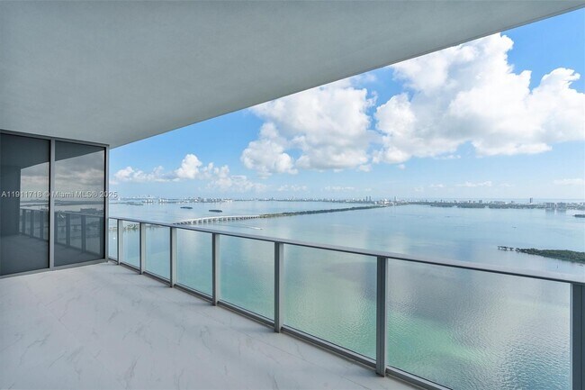 Building Photo - 700 NE 24th St