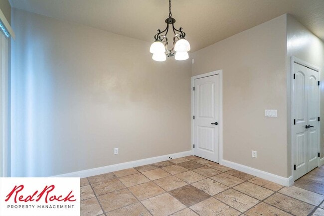 Building Photo - Beautiful Southgate Townhome!