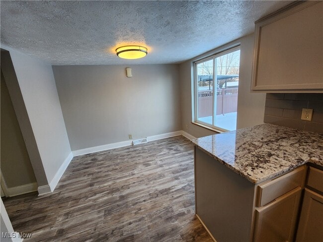 Building Photo - 2452 Bromley Rd