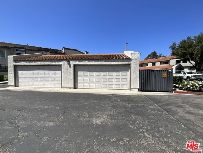 Building Photo - 9 Willowcrest Ln