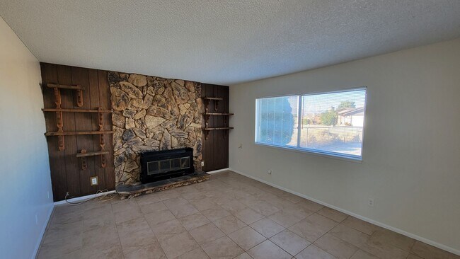 Building Photo - Nice 3 bedroom / 2 bathroom House with lot...