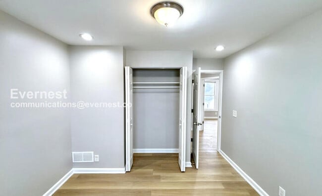 Building Photo - 2432 Steele Ave