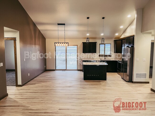 Building Photo - 3931 Swan Rd