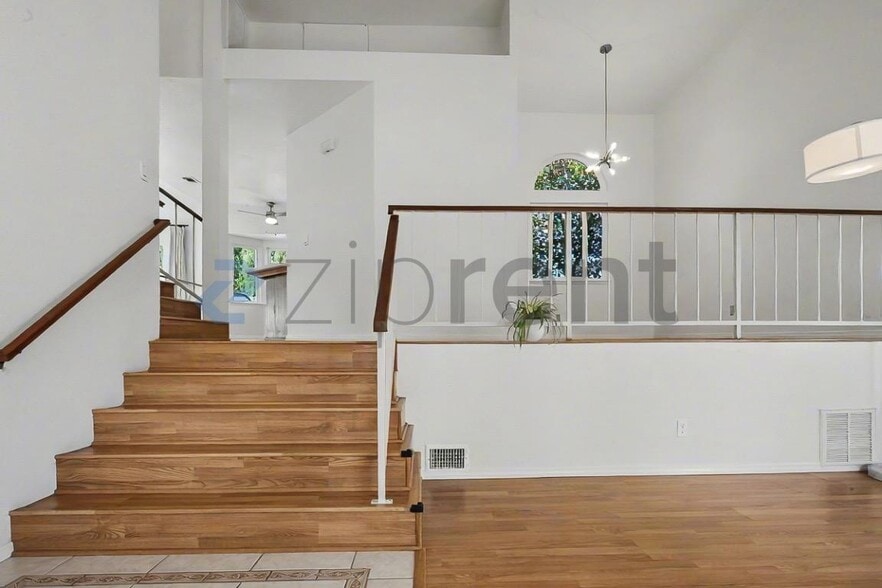 Building Photo - 5744 River Run Cir