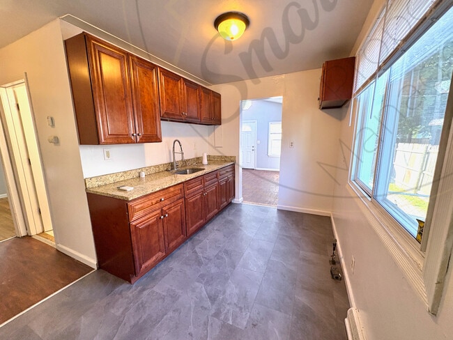Primary Photo - 7032 Fisher Ave