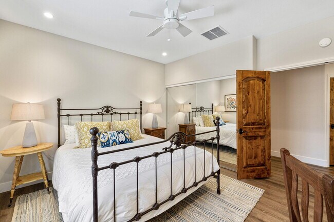 Building Photo - 47210 Heliotrope Dr