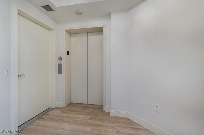 Building Photo - 455 Cove Tower Dr
