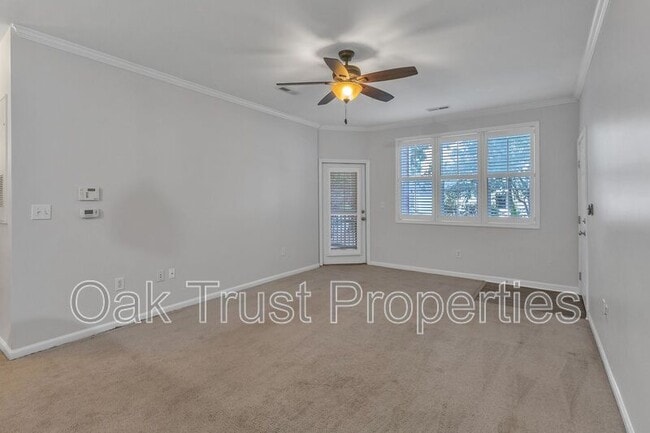 Building Photo - 100 Bucksley Ln