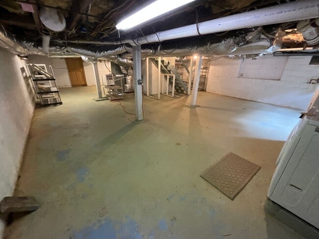 Building Photo - AVAILBLE NOW TO VIEW/LEASE! Classic Ardmor...