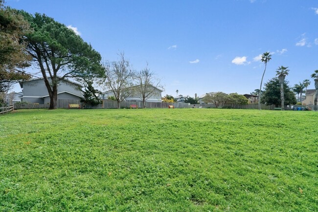 Building Photo - 3850 Bramble Ln