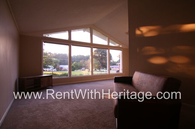 Building Photo - Charming Newly Renovated 3bd/ 2ba/ Gorgeou...