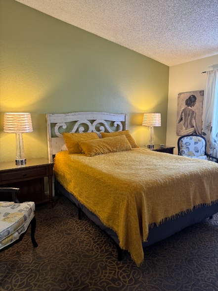 Building Photo - 2194 N Pantano Rd