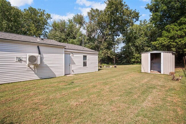 Building Photo - 1704 Cairo Ave