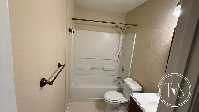 Building Photo - SPRING MOVE-IN SPECIAL AND RATE DROP ALERT...