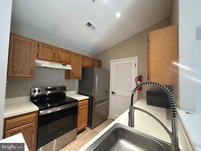 Building Photo - 154 Crestmont Dr