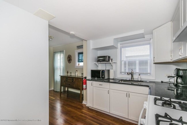 Building Photo - 105 Webb Ave