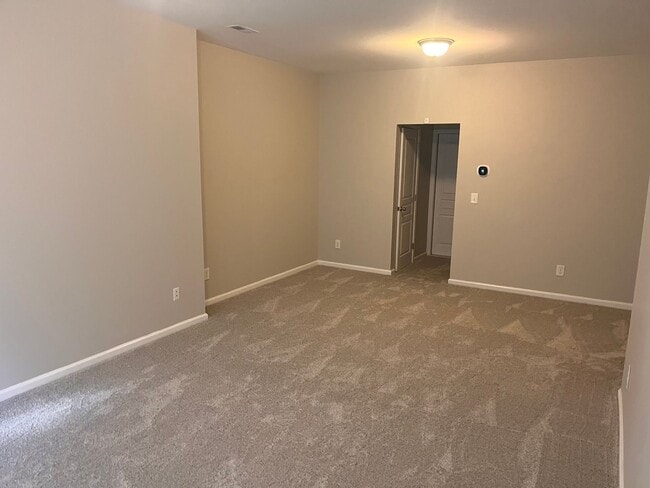 Building Photo - Spacious 2BR/3BA Townhome in Rennaisance Park near Downtown Raleigh
