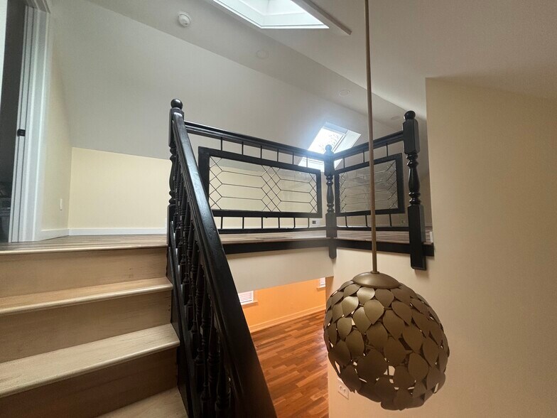 Building Photo - 2188 W 31st St