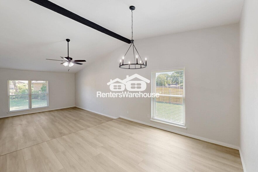 Building Photo - 6407 Green Oaks Dr