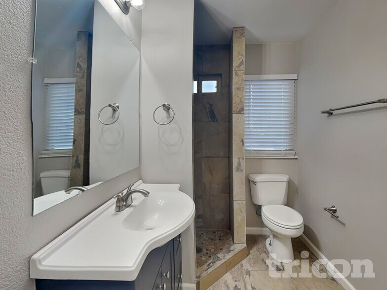 Building Photo - 9800 Denali Rd NE