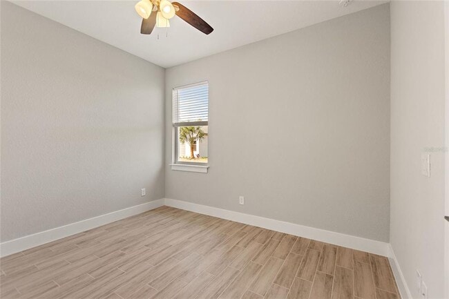Building Photo - 123 Tulip Ln