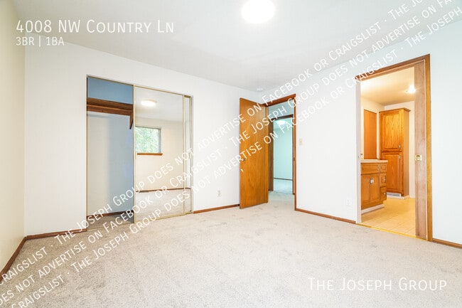 Building Photo - 4008 Country Ln NW