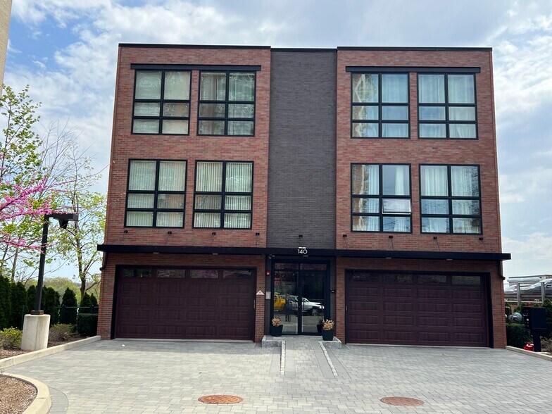 Building Photo - 140 Comet Way
