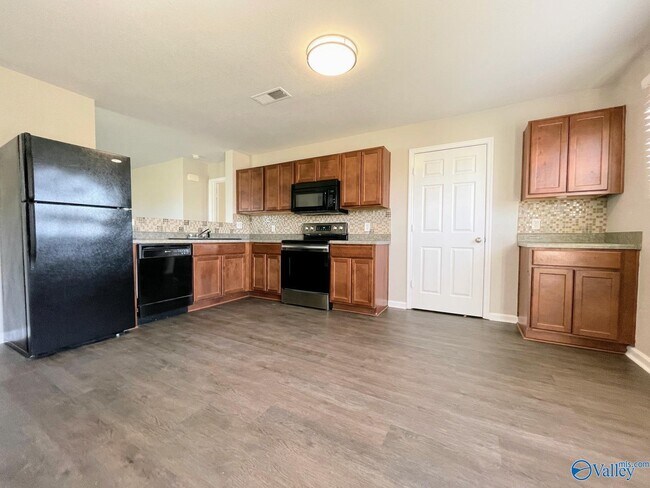 Building Photo - 200 Whitestone Dr NE