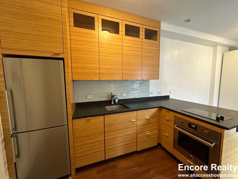 Building Photo - 98 Myrtle St