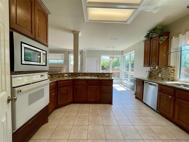 Building Photo - 8117 Sunscape Ln S