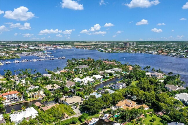 Building Photo - 795 18th Ave S